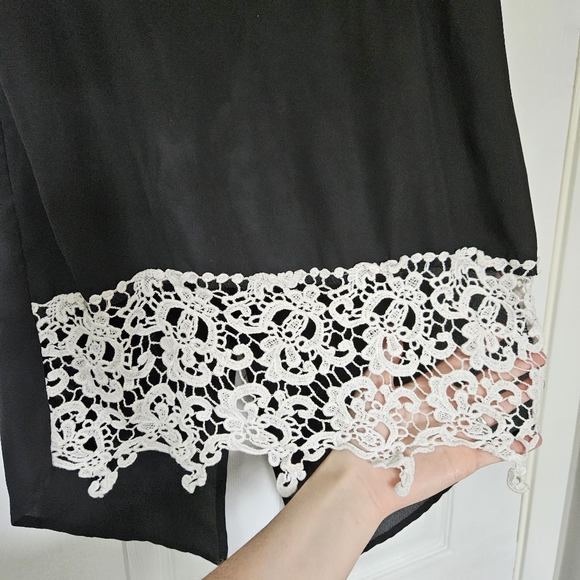 Monteau lace and sheer tank - Picture 2 of 7